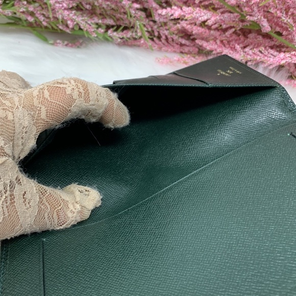 Louis Vuitton Green Taiga Leather Checkbook Wallet Datecode:V10967 - Picture 10 of 13
